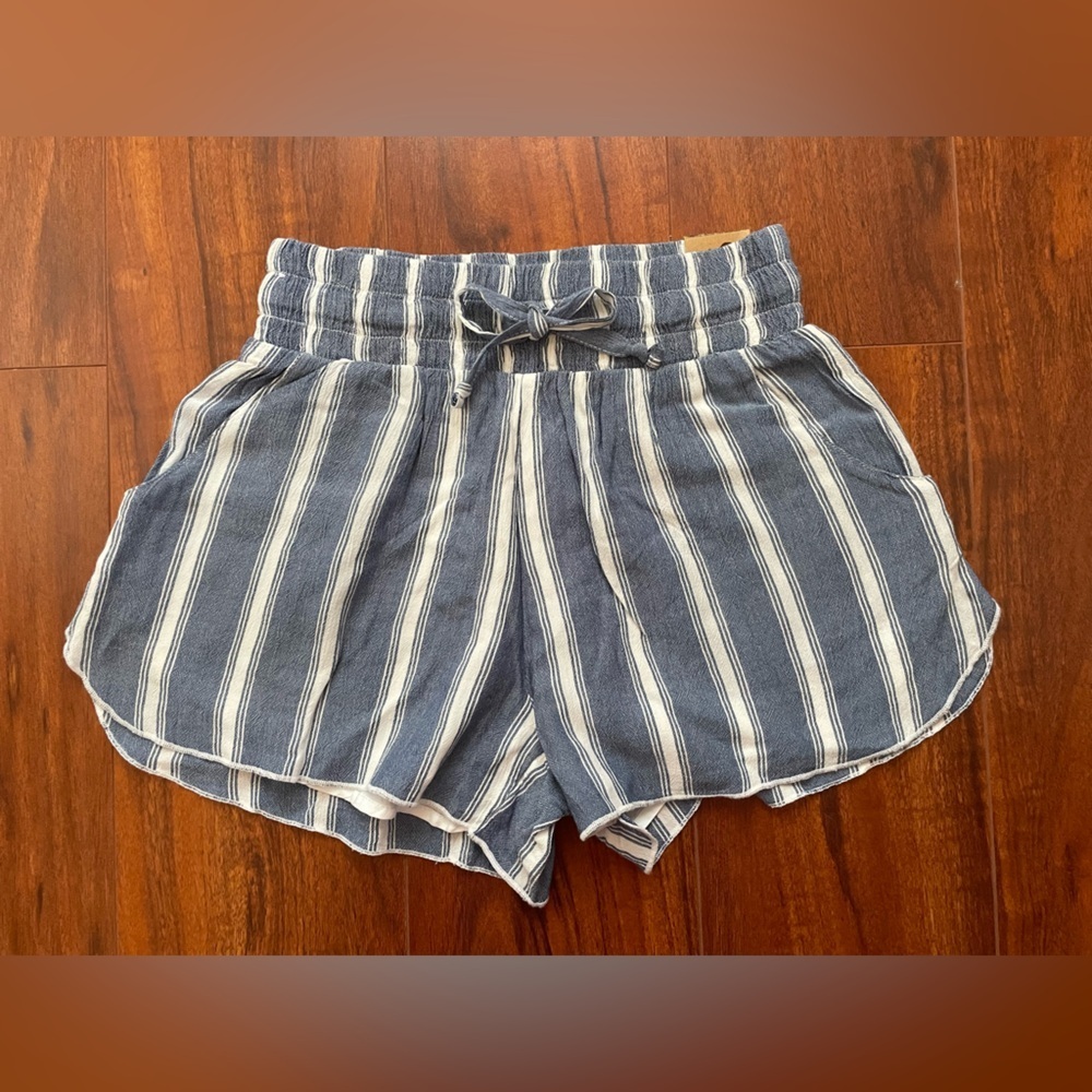 NWT Hollister High Waist Blue and White Striped Shorts Size XS